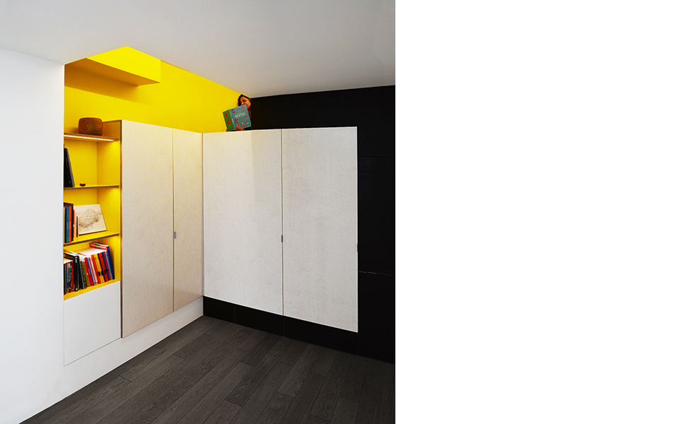 Soignez votre intérieur, Paris 5 | salle d'attente d'un cabinet psychiatrique et pied à terre avec kitchenette, SdB et couchage.
