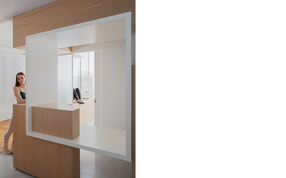 Bien naître, Paris 8 | Cabinet médical pour 3 gynécolques | accueil avec bureau et guichet accessible
