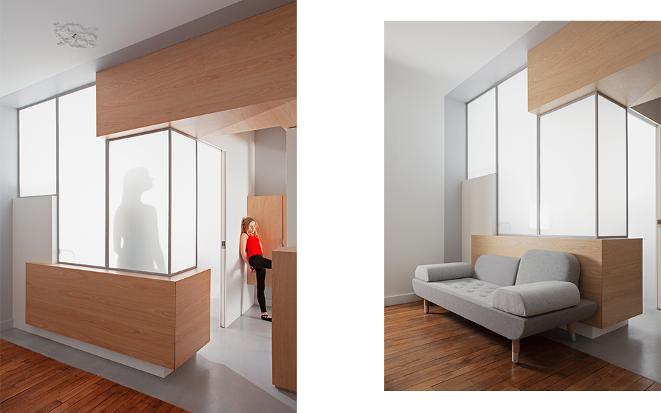Bien naître, Paris 8 | Cabinet médical pour 3 gynécolques | salle d'attente avec accueil et kitchenette derrière une cloison vitrée industrielle